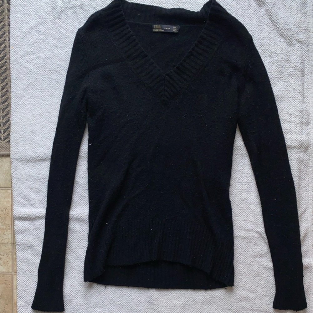 Zara V-Neck Tight Sweater | SIZE: L